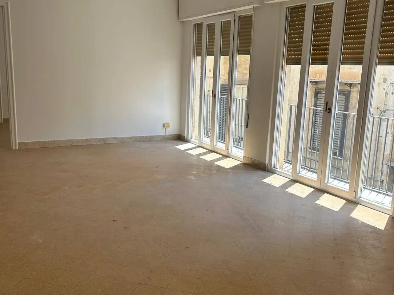 Ufficio in Via Mariano Stabile 136, Palermo, {3} - Foto 1