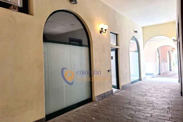 Büro in Via G. Mazzini 14, Busto Arsizio - Foto 1