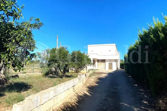 Detached house in Via Calabria, Sannicola - Photo 1