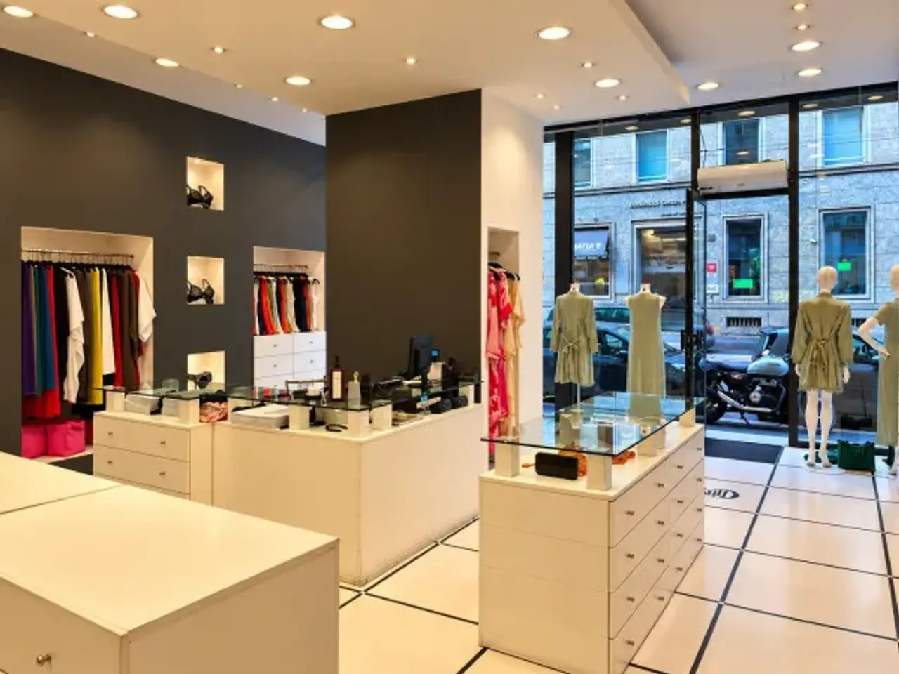 Abbigliamento in Corso Vercelli 51, Milano, {3} - Foto 2