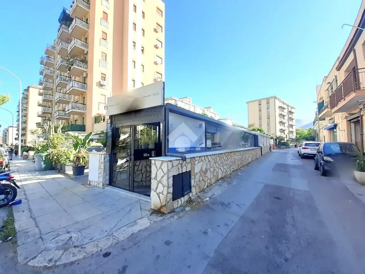 Negozio in Viale Strasburgo 484, Palermo, {3} - Foto 1