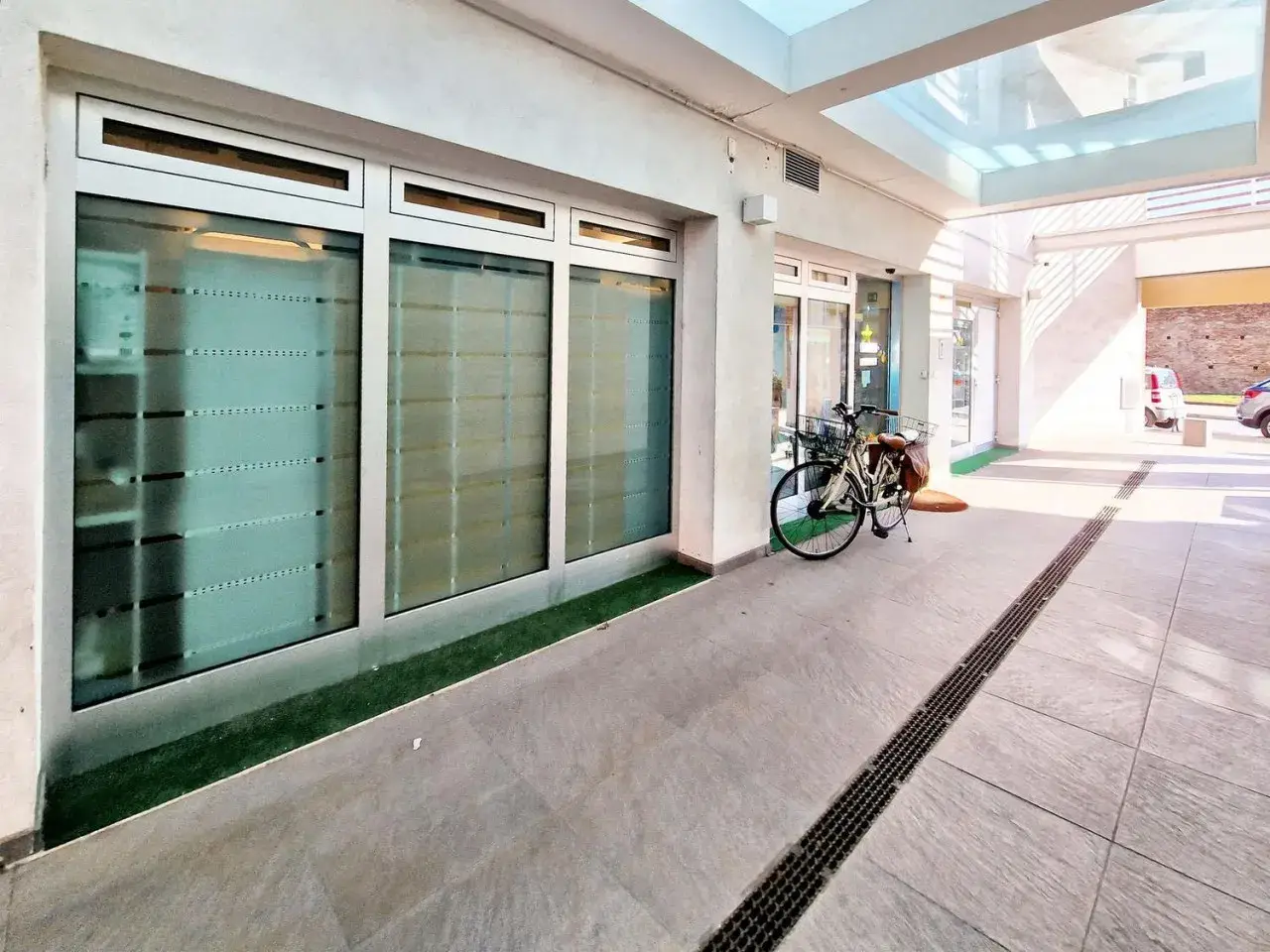 Negozio in Via Circonvallazione Occidentale, N. 98, Rimini, {3} - Foto 2