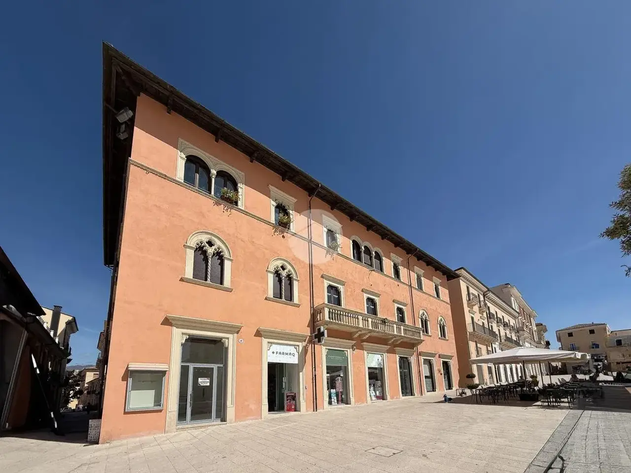 Negozio in Piazza Piazza Duomo 19, L'Aquila, {3} - Foto 2