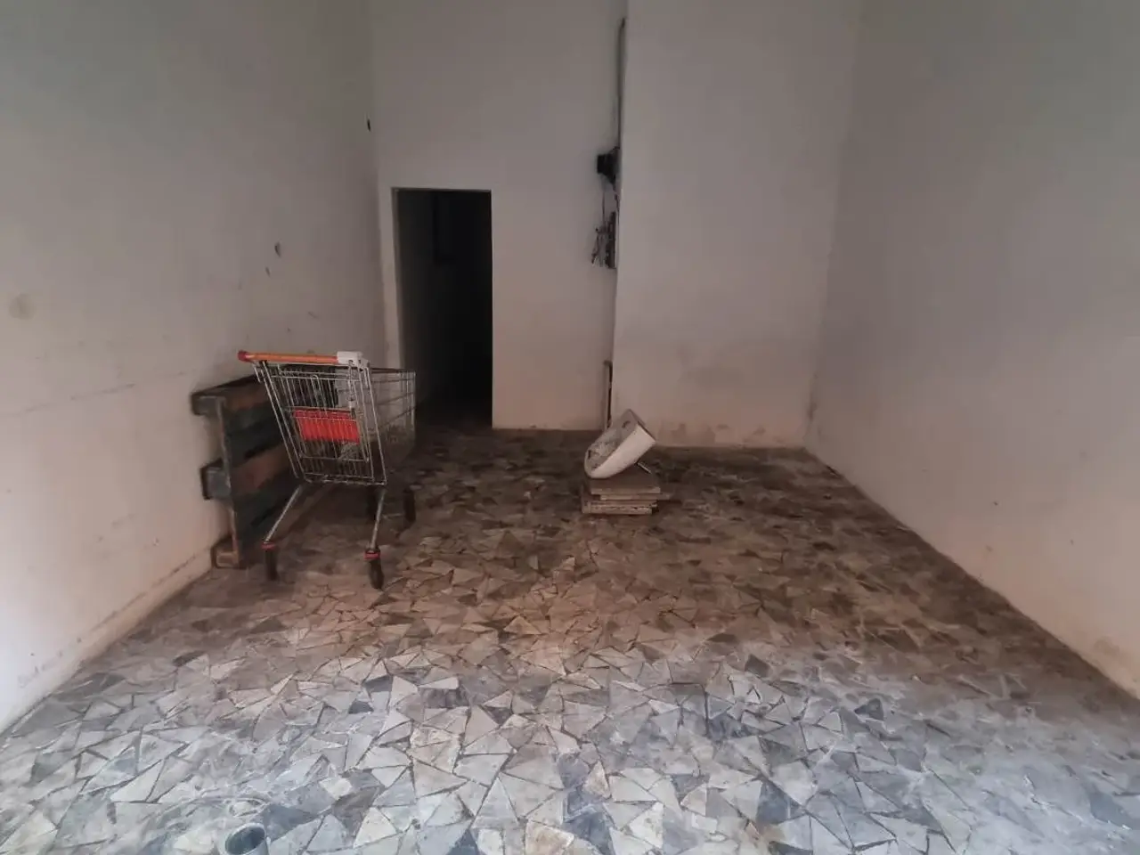 Esercizio commerciale in  Livorno, Livorno, {3} - Foto 1