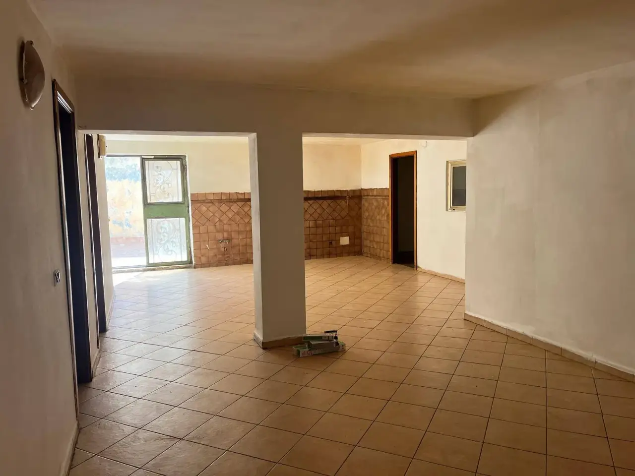 Magazzino in Via Arturo Toscanini 53, Aprilia, {3} - Foto 1