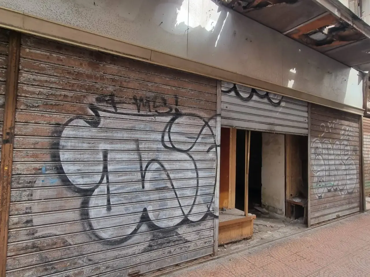 Negozio in Via Principe Amedeo 129, Taranto, {3} - Foto 1