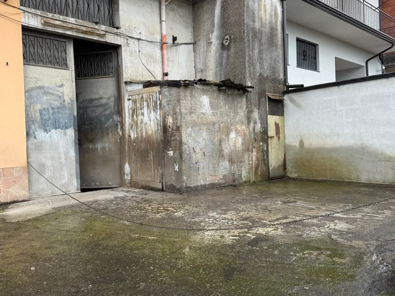 Parcheggio chiuso in Via Lavina 152, Aci Sant'Antonio, {3} - Foto 2