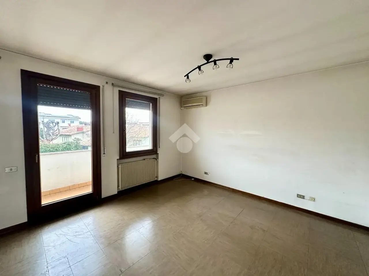 Ufficio in Via Pietro Damini 43, Castelfranco Veneto, {3} - Foto 1