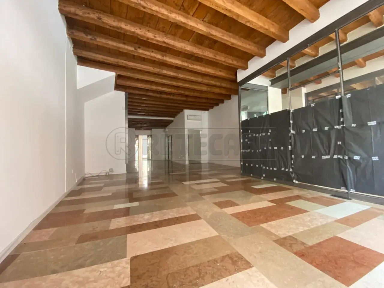 Palazzina commerciale in , Bassano Del Grappa, {3} - Foto 2
