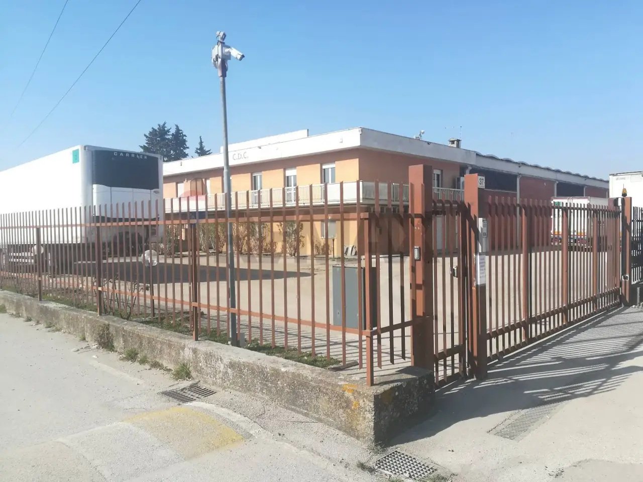 Capannone in Via Alessandro Monteneri 37, Perugia, {3} - Foto 1