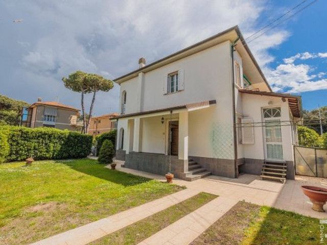 Two-family villa in Via Giovanni Amendola, Viareggio - Photo 1