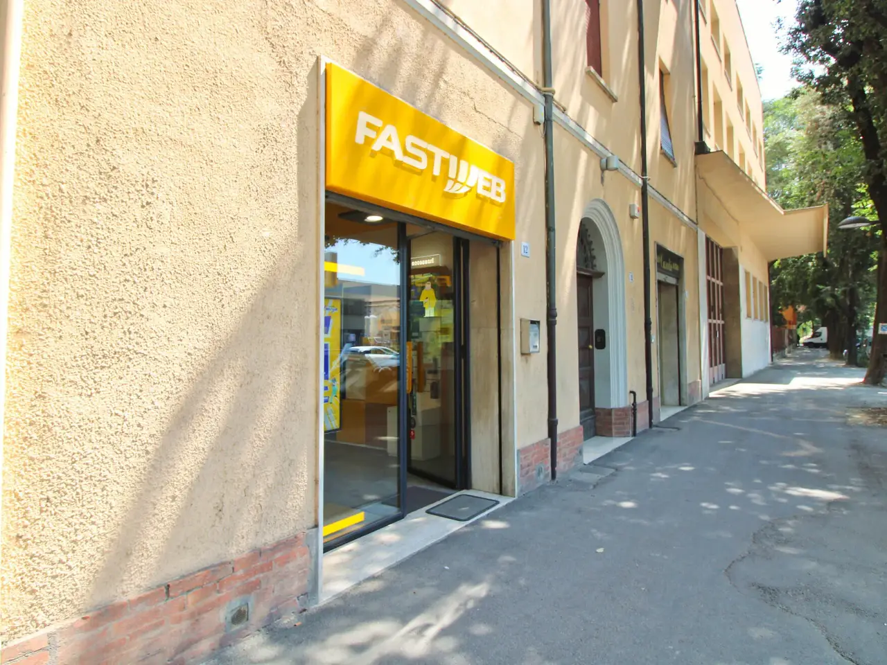 Negozio in Viale delle Ceramiche 12/a, Faenza, {3} - Foto 1