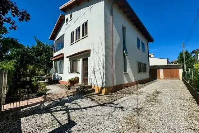 Mansion in {3}, Viale Trieste - Photo 1