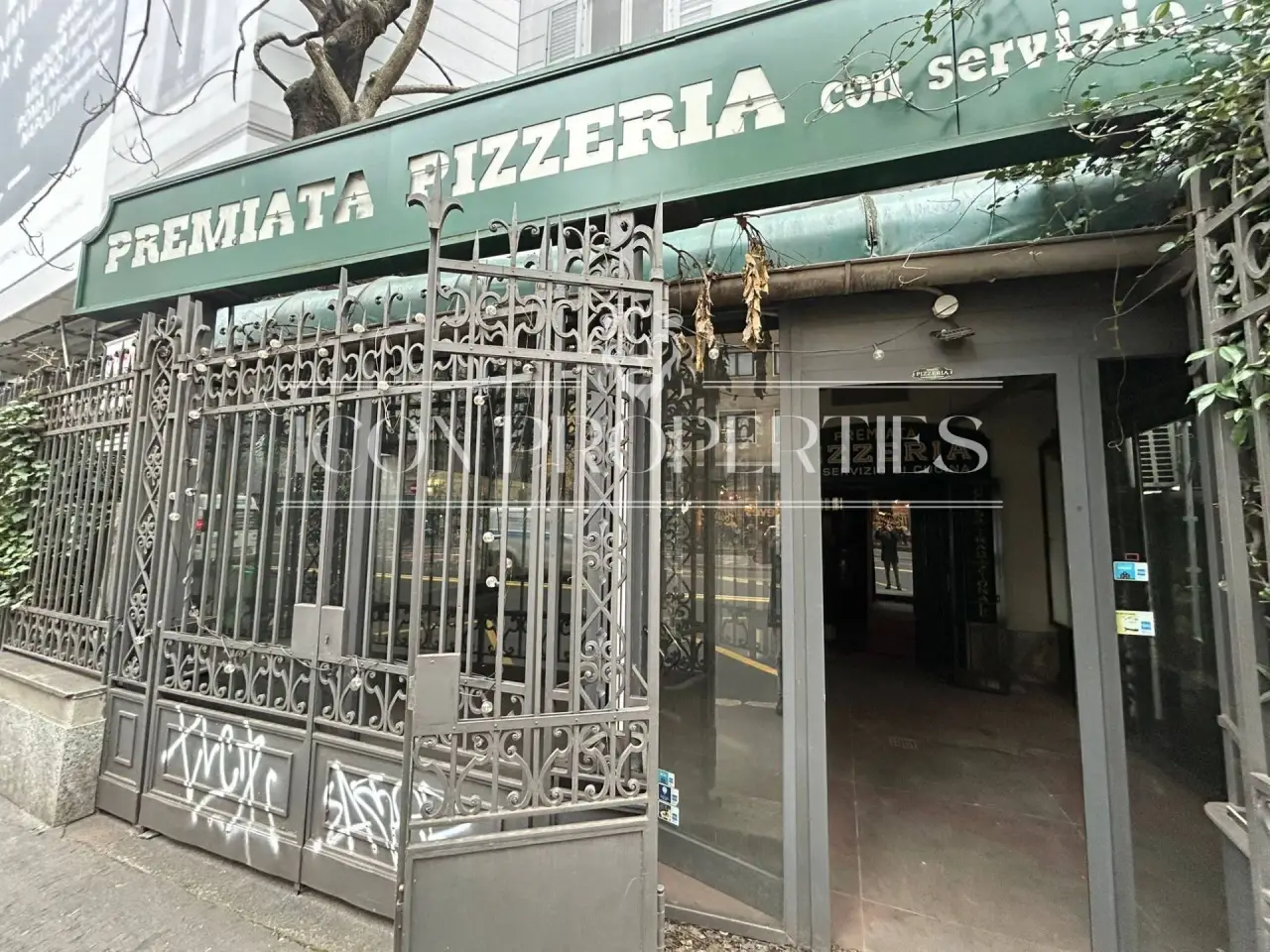 Negozio in Via Edmondo De Amicis 22, Milano, {3} - Foto 1