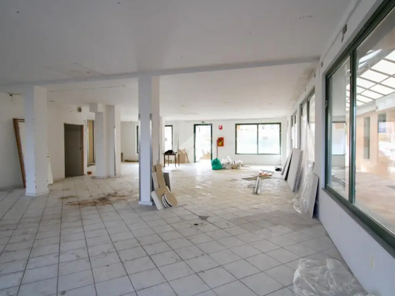 Negozio in Via Cavalieri di Vittorio Veneto, Stezzano, {3} - Foto 1