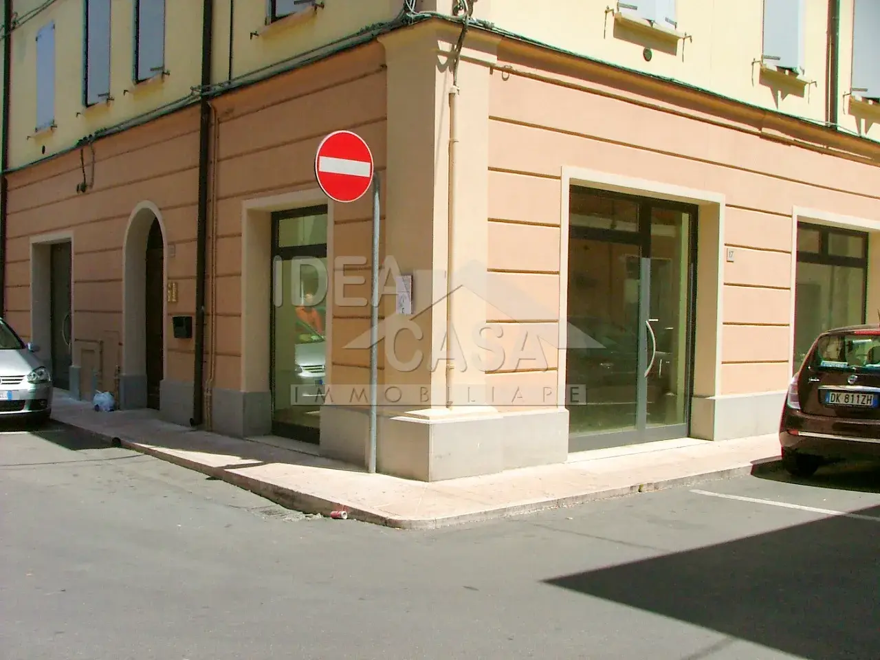 Locale commerciale in 17, Via Giuseppe Verdi, Mirandola, Unione Comuni Modenesi Area Nord, Modena, Emilia-Romagna, 41036, Italia, Mirandola, {3} - Foto 1