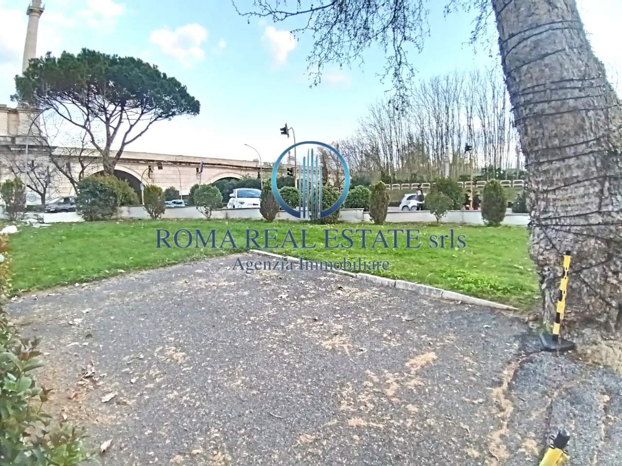 Negozio in Piazzale di Ponte Milvio, Roma, {3} - Foto 1