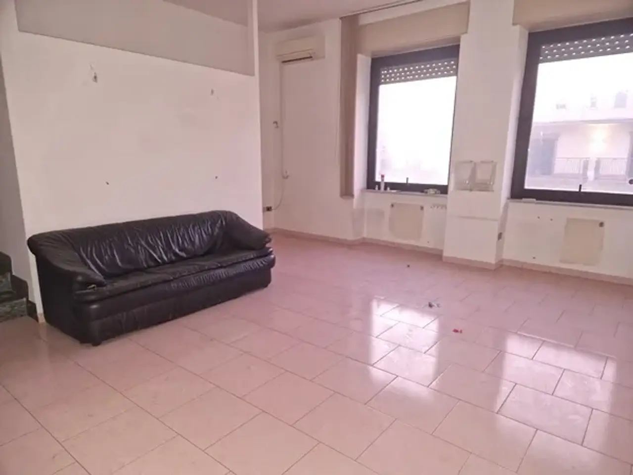 Ufficio in Via Pietro Raimondi , Napoli, {3} - Foto 1
