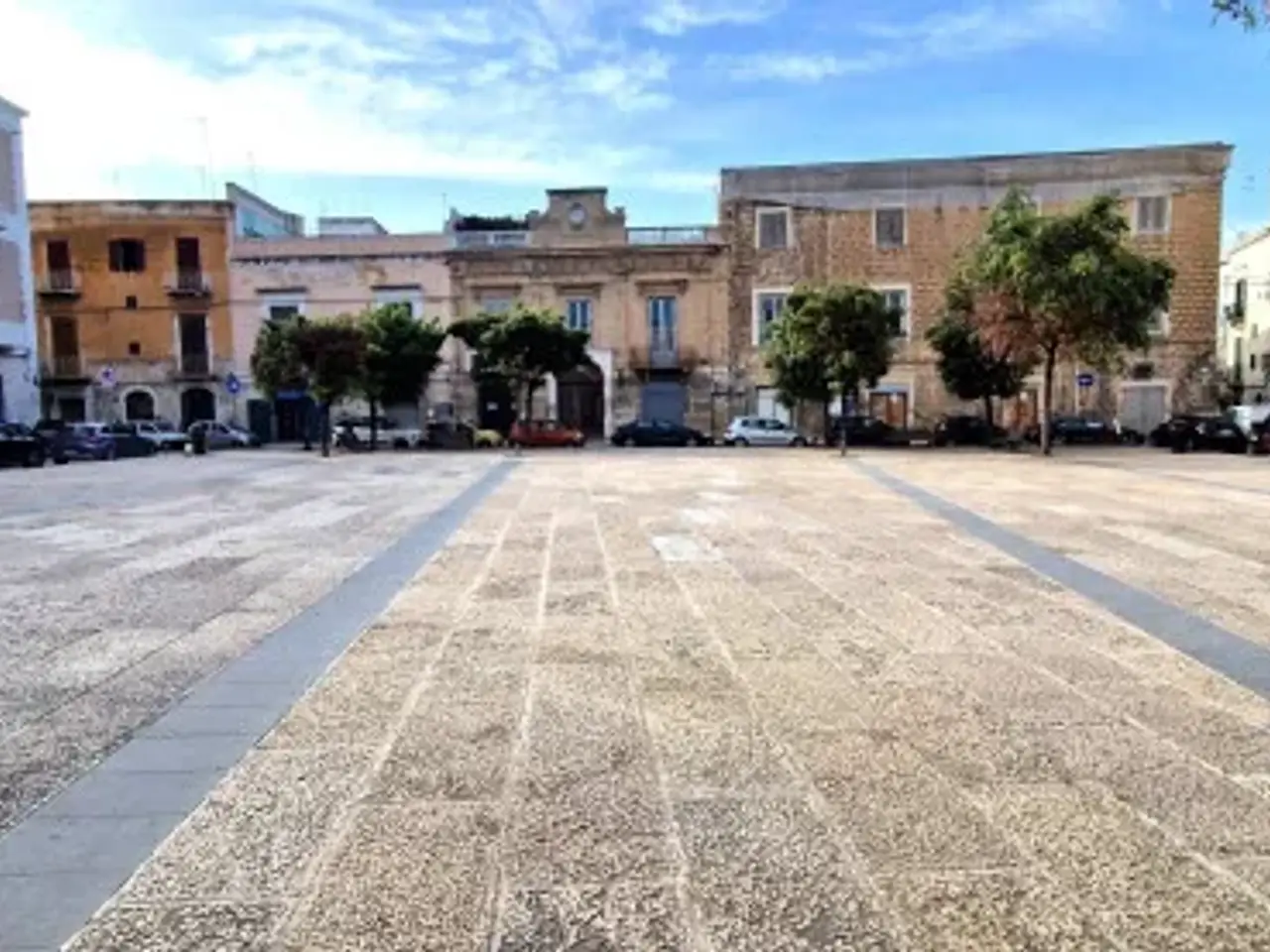 Negozio in Piazza Campo dei Longobardi, Trani, {3} - Foto 1