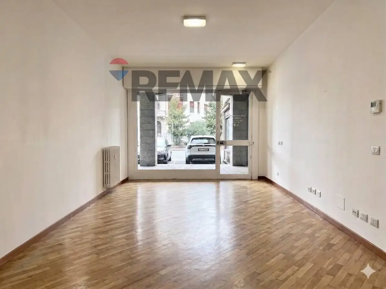 Negozio in Via Leonardo da Vinci 22, Cernusco Sul Naviglio, {3} - Foto 1