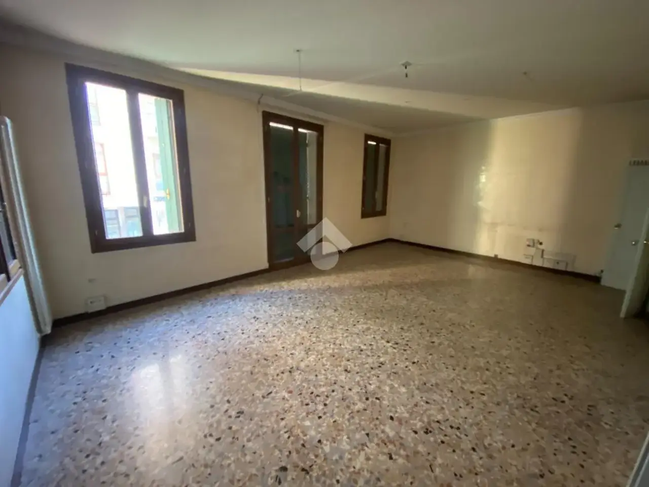 Ufficio in P.Za Luigi Cadorna 29, Bassano del Grappa, {3} - Foto 1