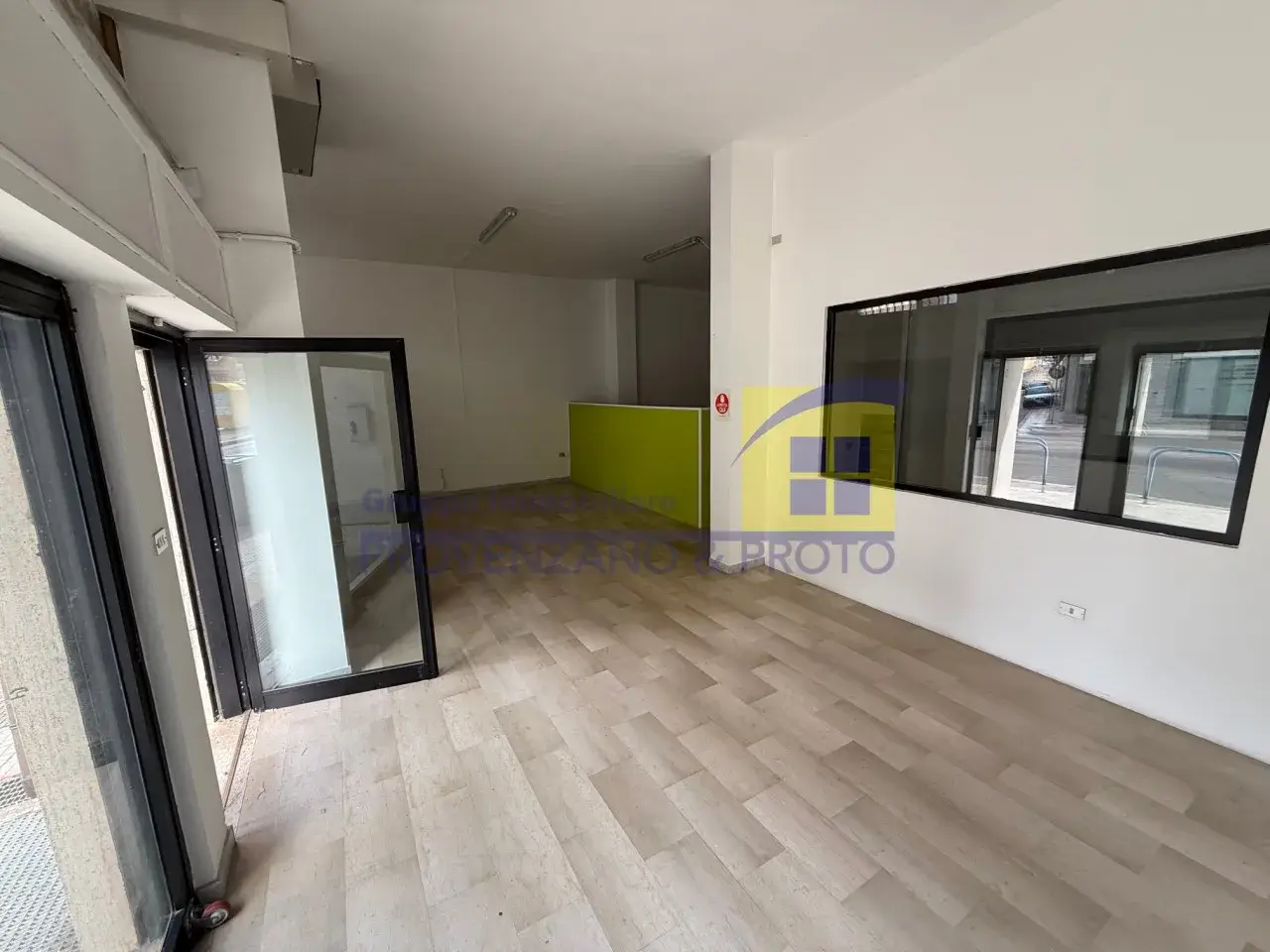 Negozio in Via Ponte Ferroviario, Brindisi, {3} - Foto 2