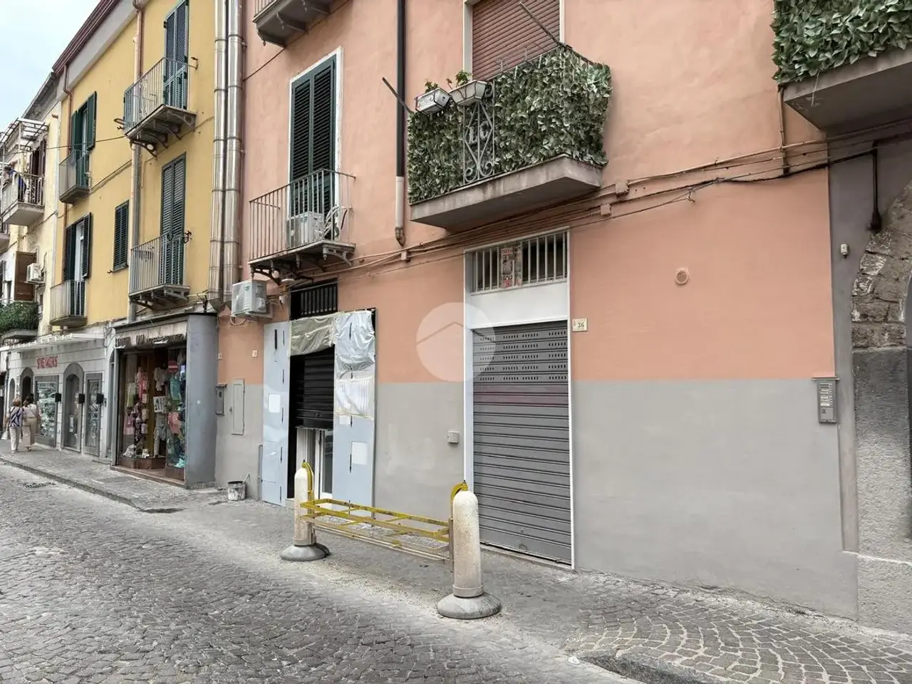 Negozio in Via Giuseppe Cosenza 38, Castellammare Di Stabia, {3} - Foto 1