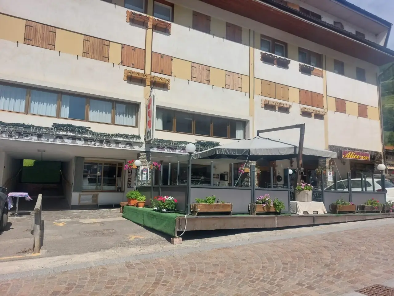 Palazzina commerciale in Via delle Acque Acidule, Peio, {3} - Foto 1