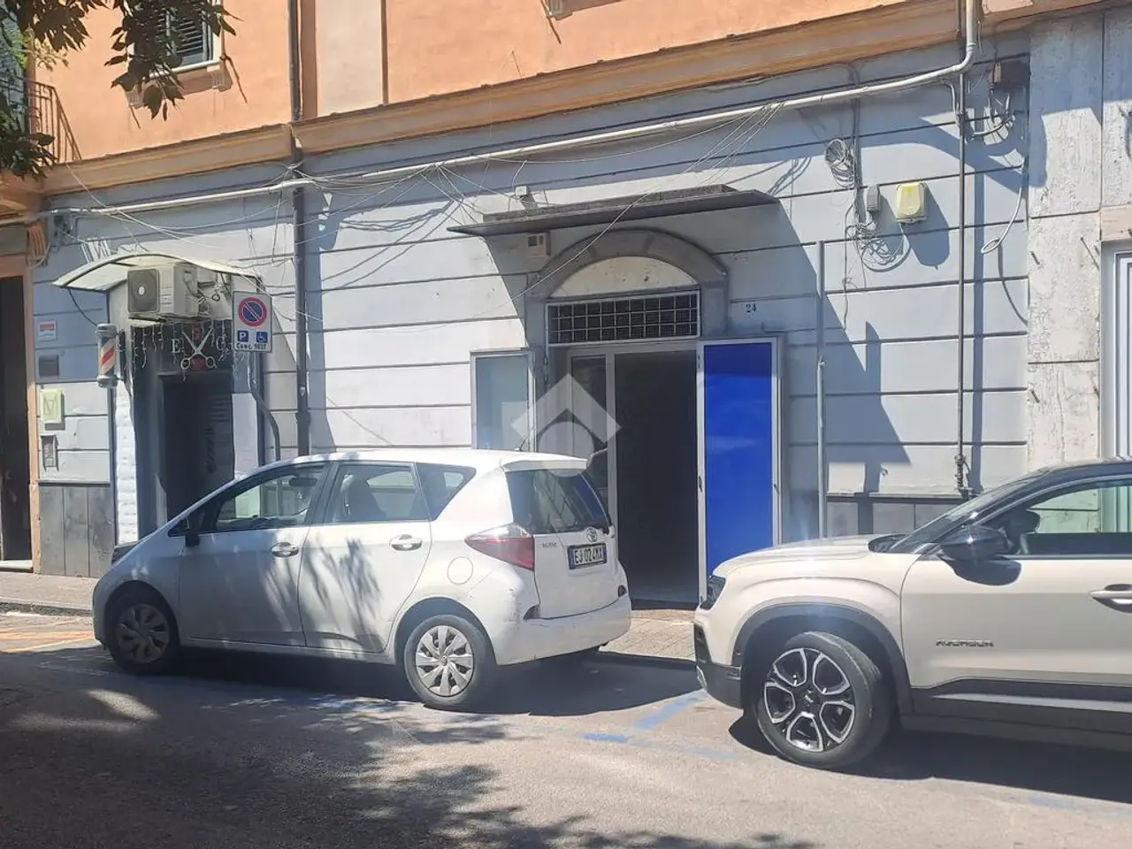Negozio in Locale Commerciale Viale Marconi 24, Cava De' Tirreni, {3} - Foto 1