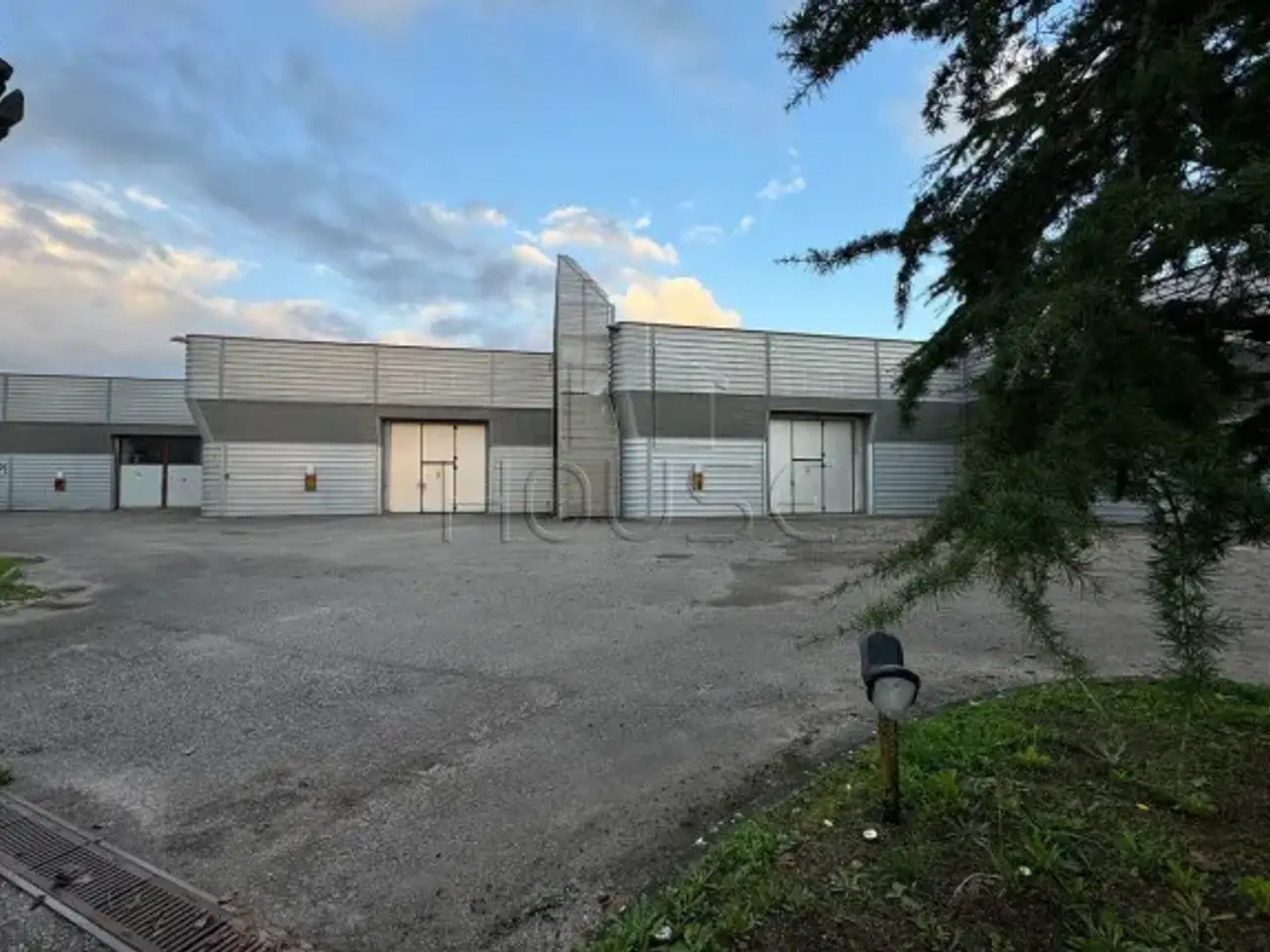 Negozio in Strada Statale 3 Bis Tibe, San Giustino, {3} - Foto 1