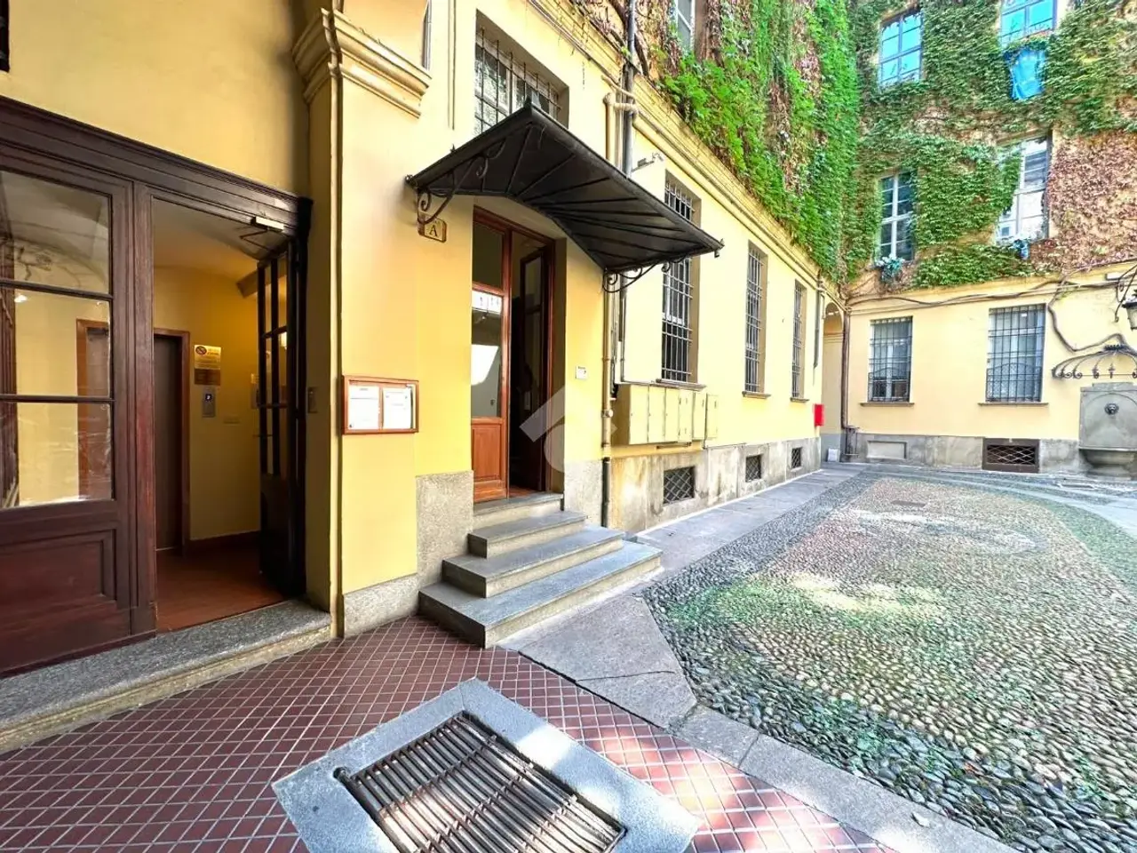 Negozio in Via Francesco d' Assisi 14, Torino, {3} - Foto 1