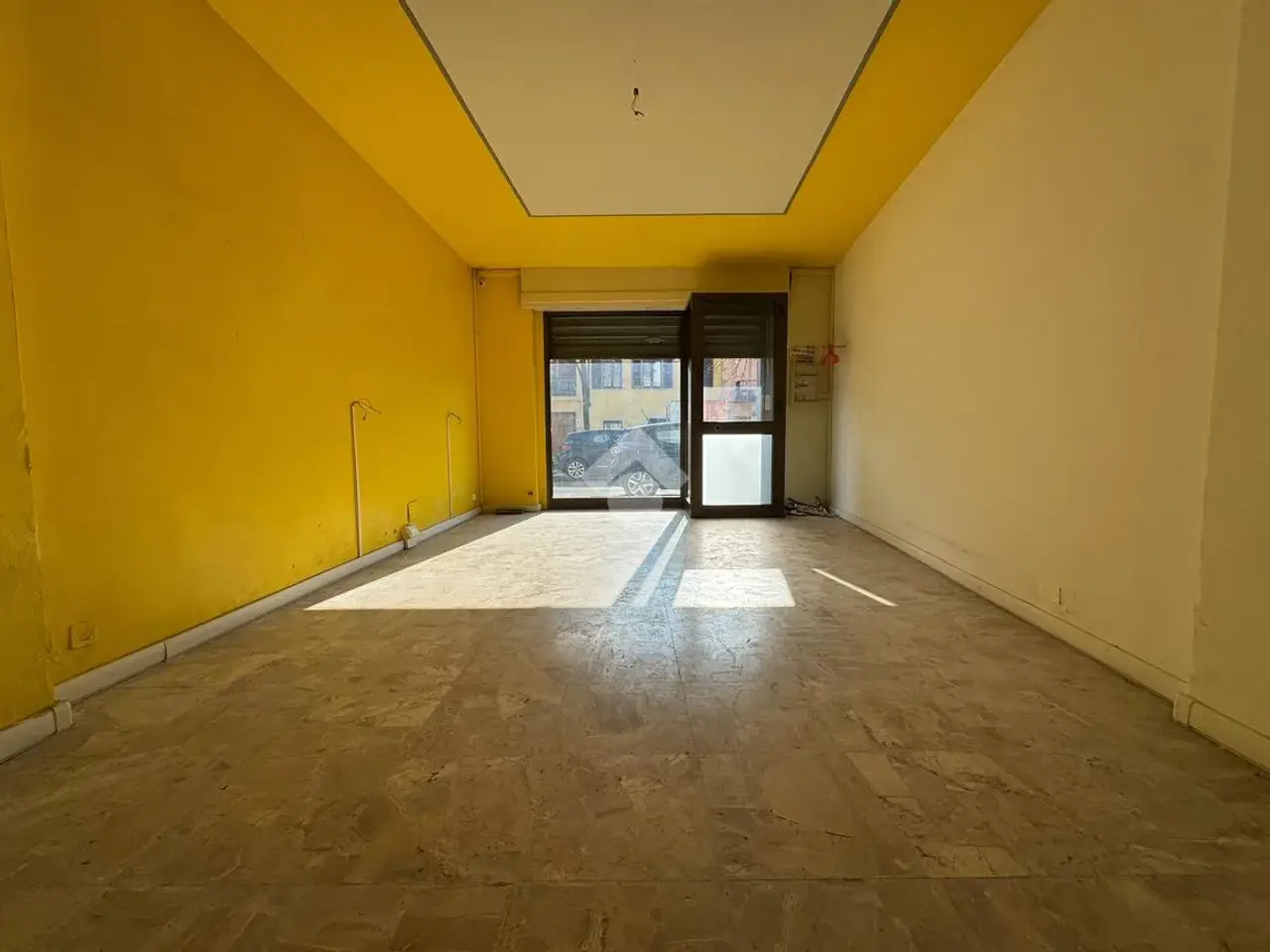 Negozio in Viale Teresa Orelli 29, Galliate, {3} - Foto 1