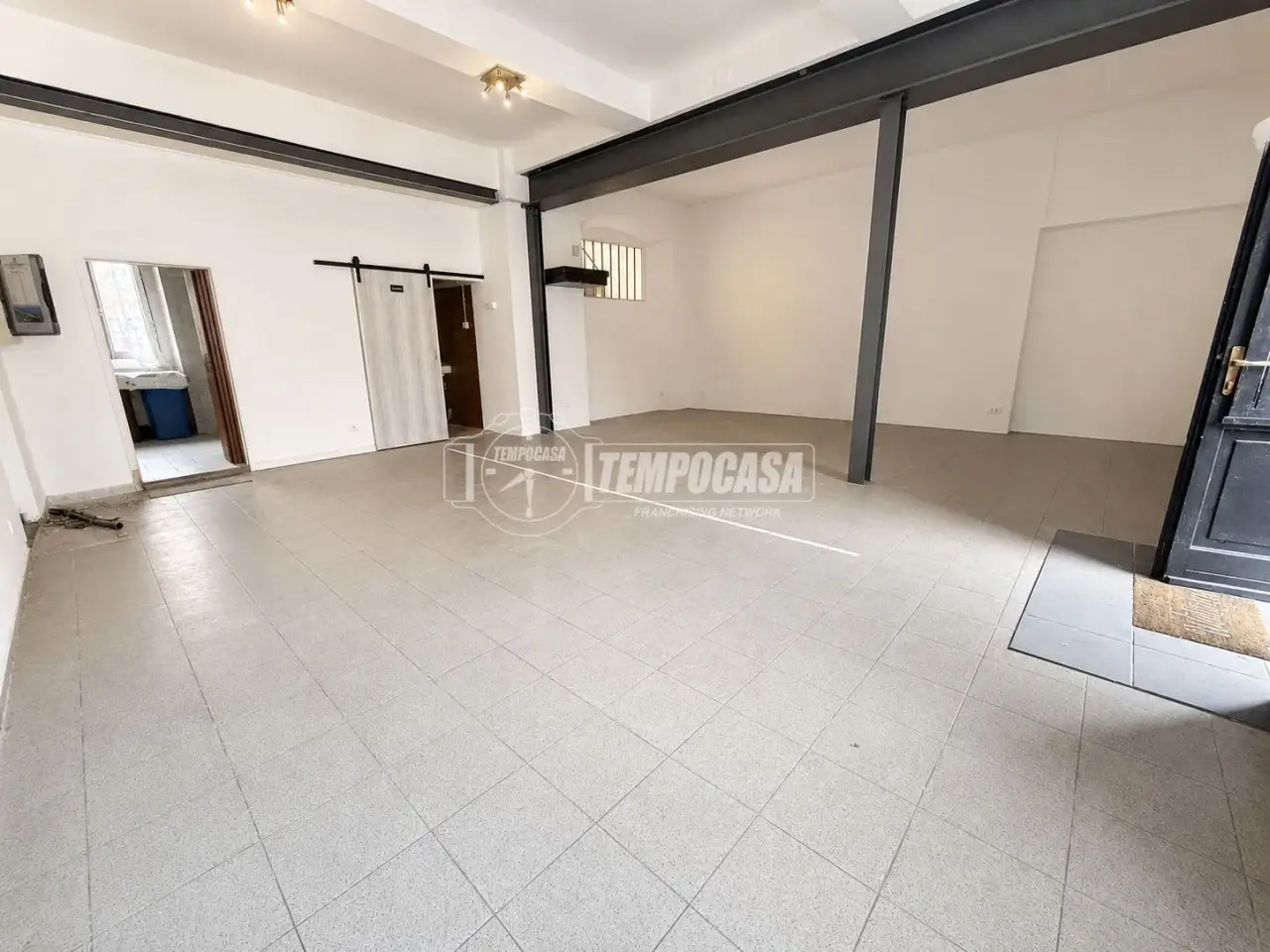 Negozio in Via Antonio Sant'Elia 26/22, Tavernerio, {3} - Foto 1