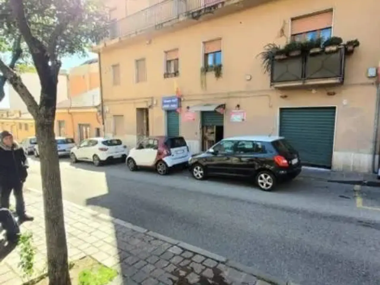 Locale commerciale in Viale Pio X 13, Catanzaro, {3} - Foto 1