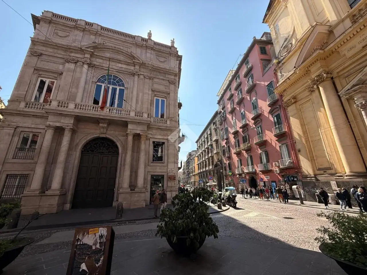 Magazzino in Via Toledo 406, Napoli, {3} - Foto 1