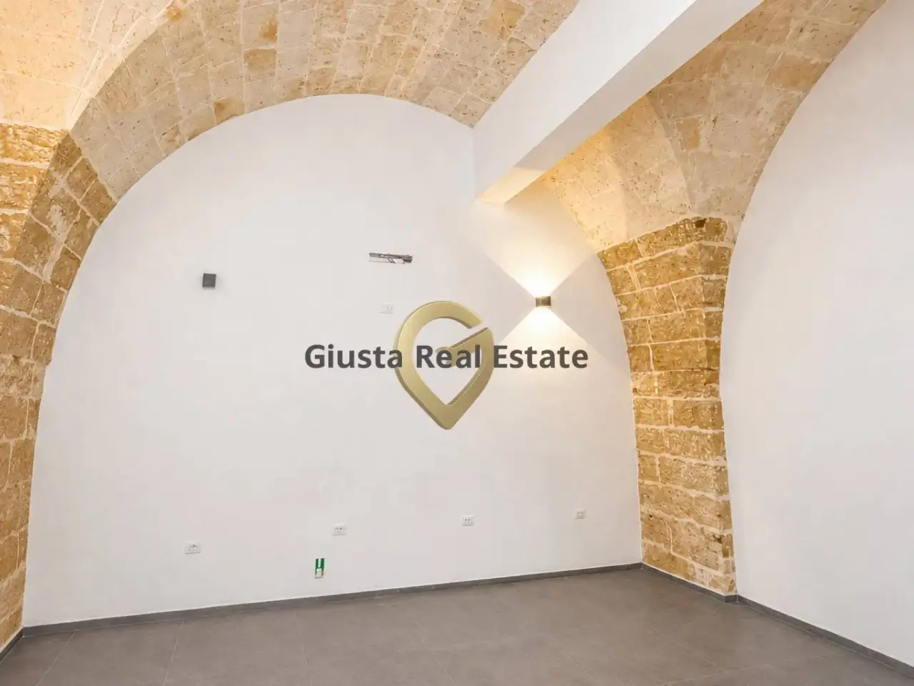 Esercizio commerciale in Via Torre Santa Susanna 84, Mesagne, {3} - Foto 2
