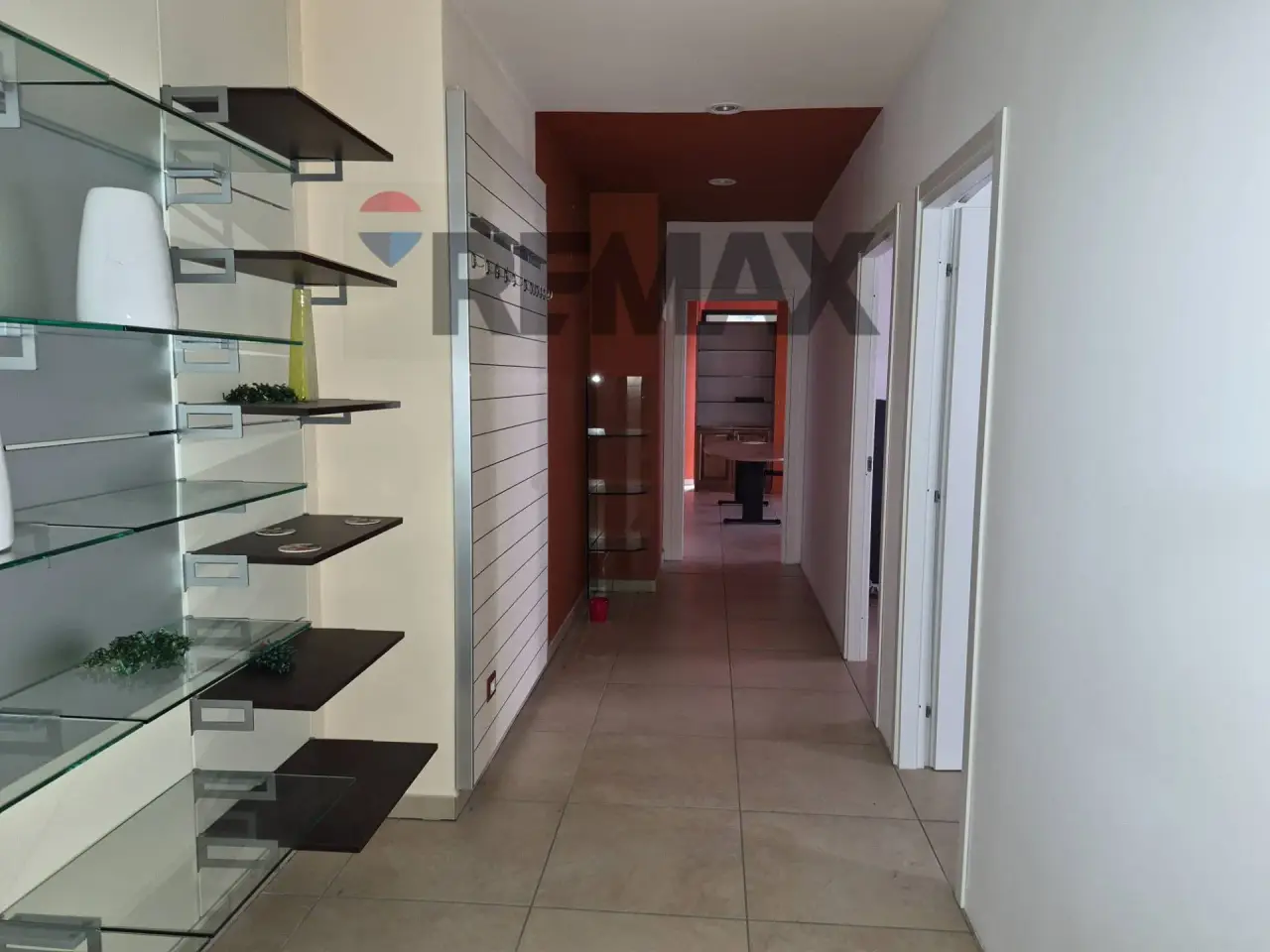 Negozio in Via Alfonsina Morini 39, Perugia, {3} - Foto 2