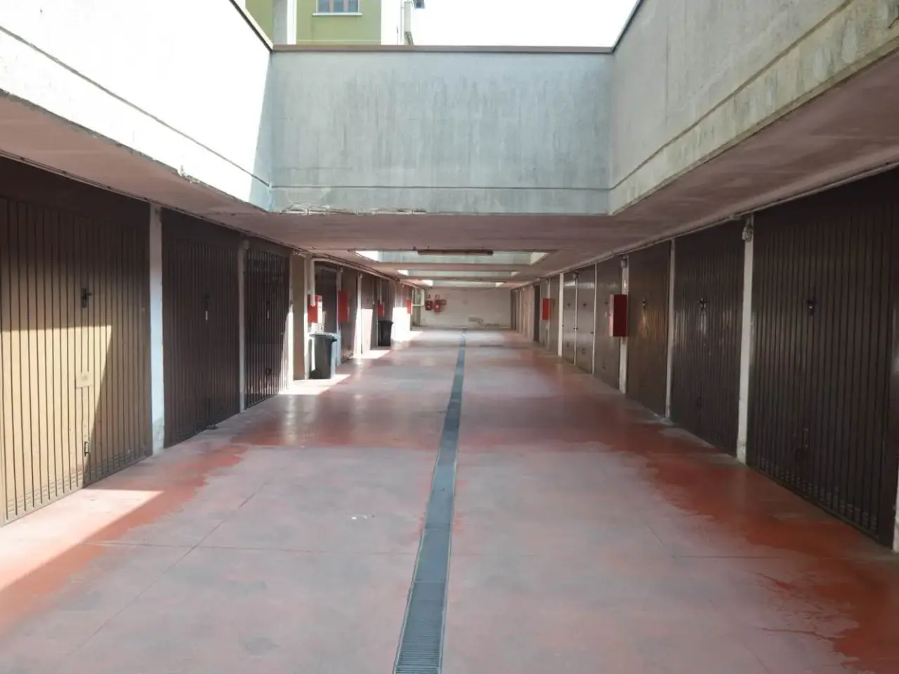 Parcheggio chiuso in , Rozzano, {3} - Foto 1