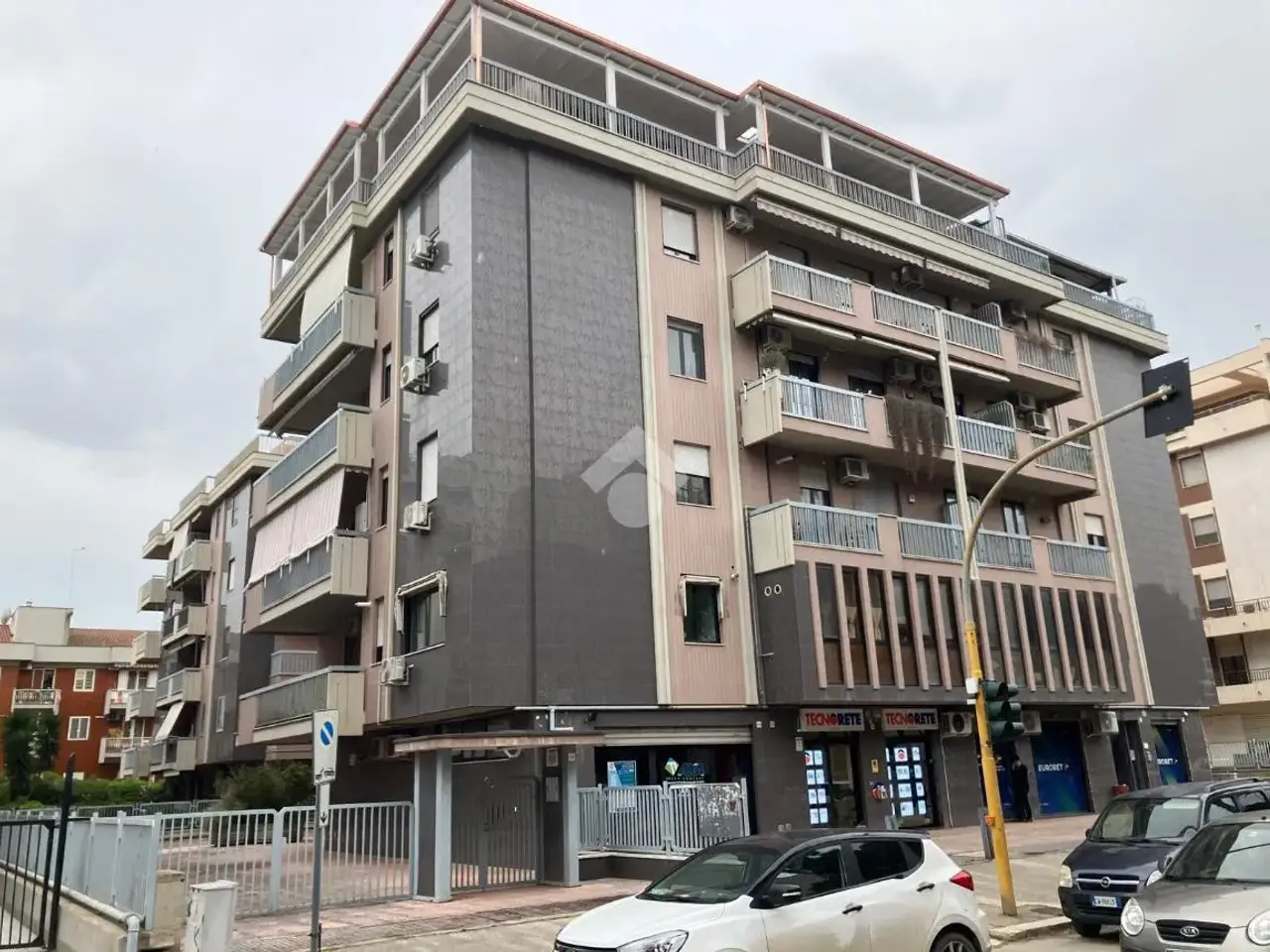Negozio in Via Paolo Telesforo 33, Foggia, {3} - Foto 1