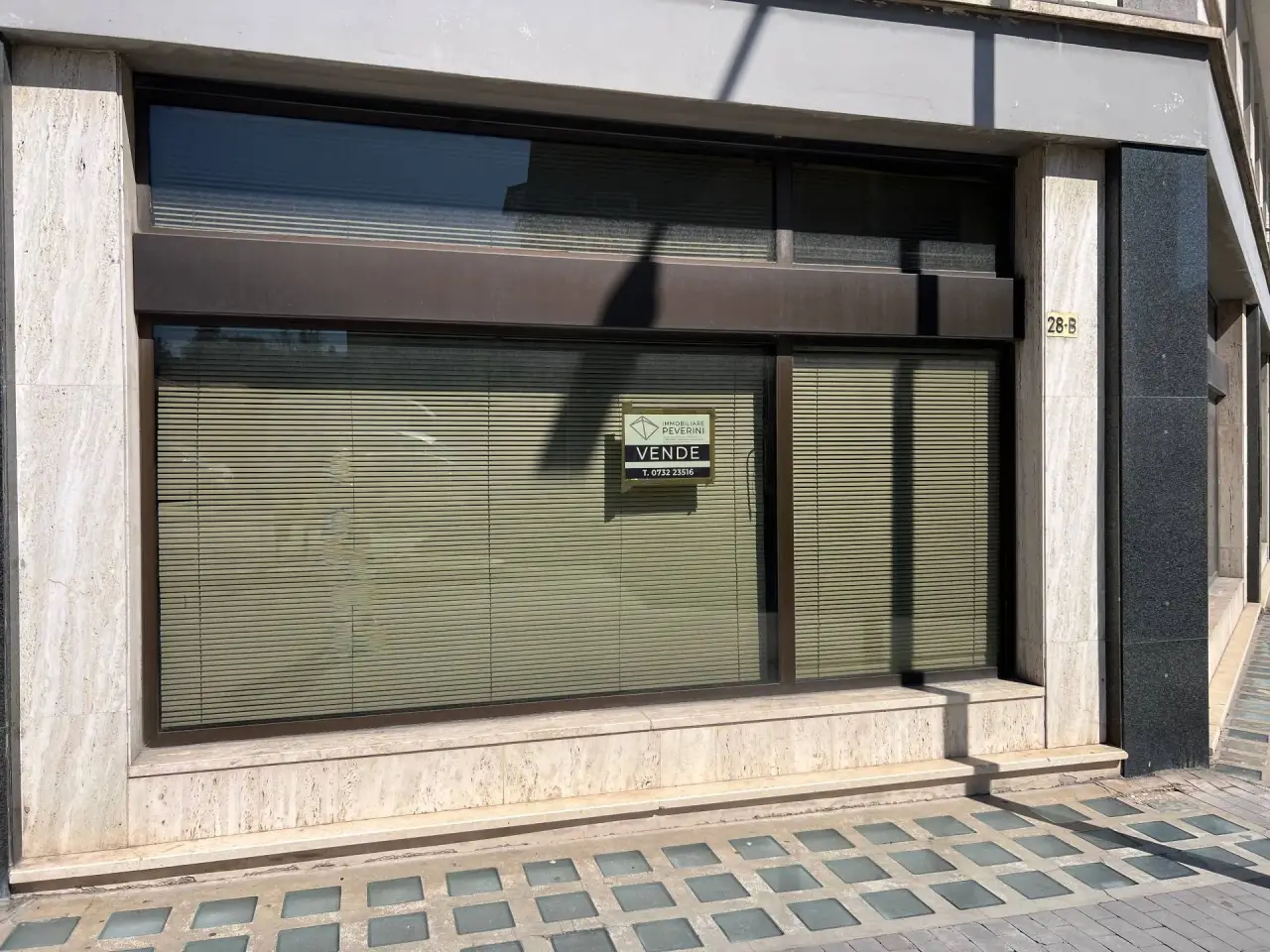 Negozio in Piazzale Matteotti, Fabriano, {3} - Foto 2