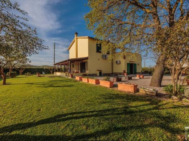 Country house or cottage in Strada della Sgrilla, Manciano - Photo 1