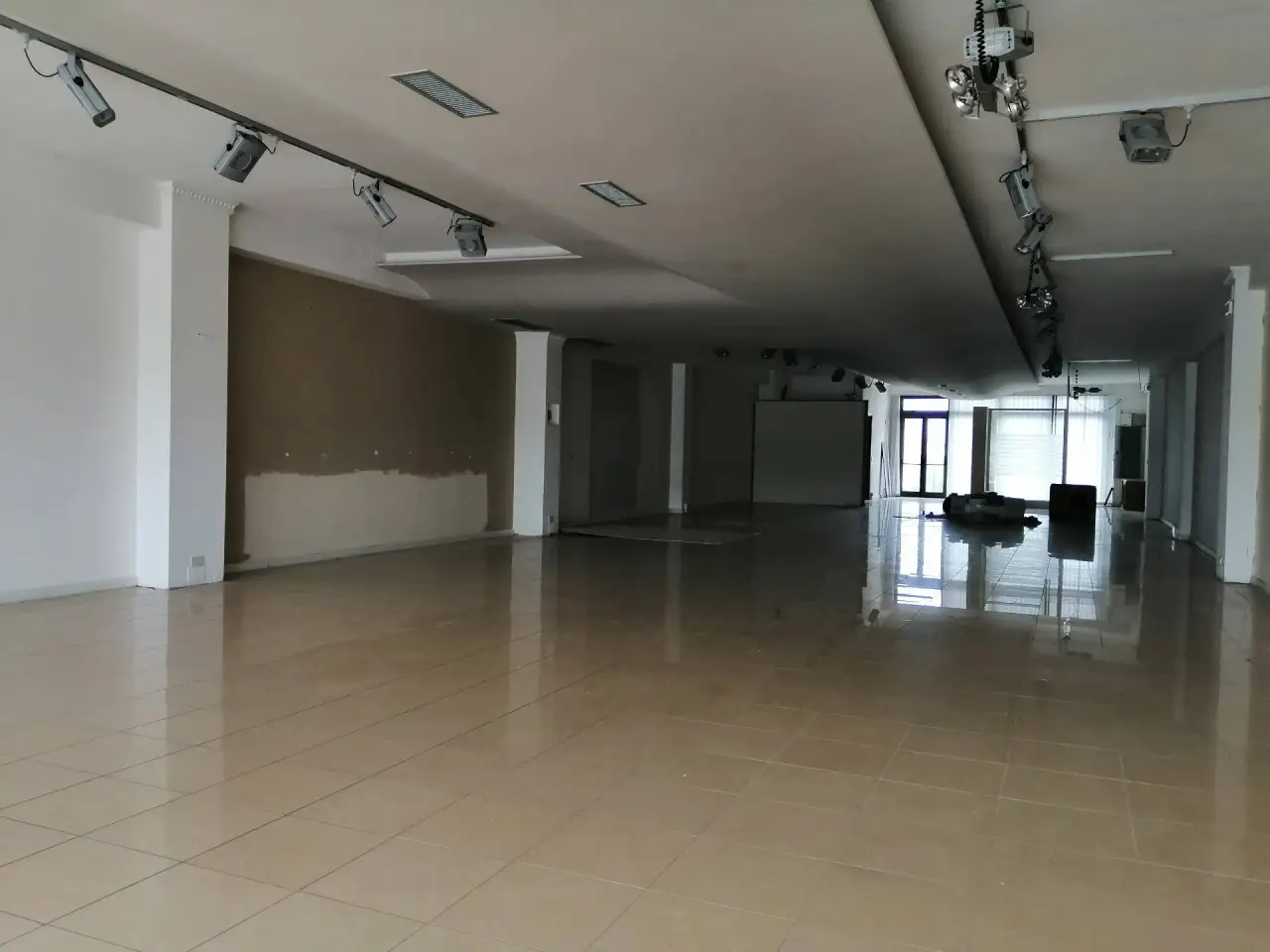 Esercizio commerciale in Via Livornese Est, Casciana Terme Lari, {3} - Foto 1