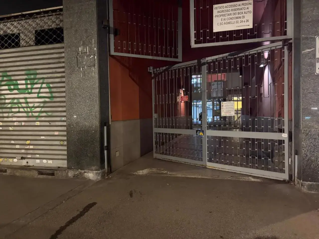 Parcheggio chiuso in Via Filadelfia 108, Torino, {3} - Foto 1