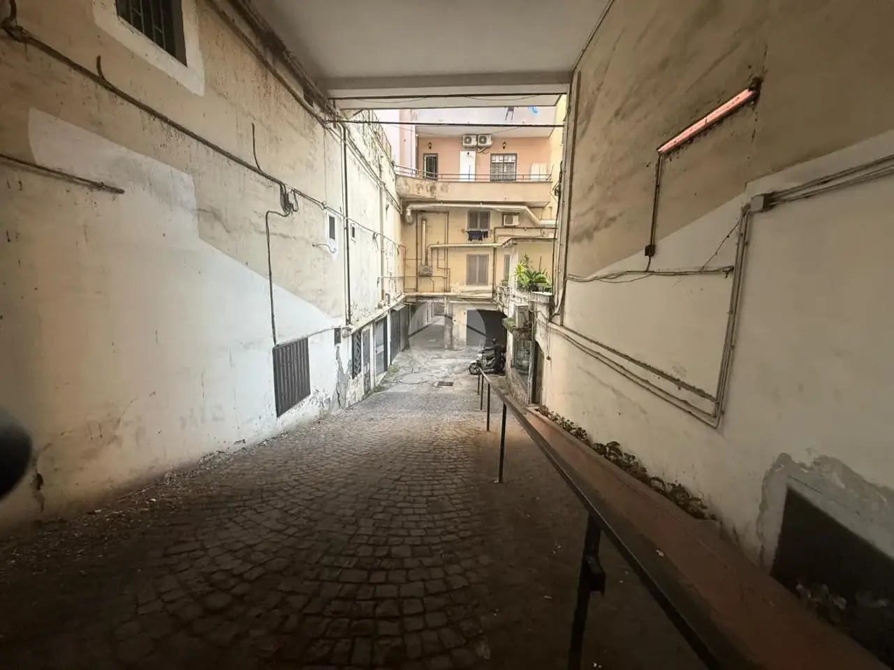 Laboratorio in Via Rodi 3, Napoli, {3} - Foto 2