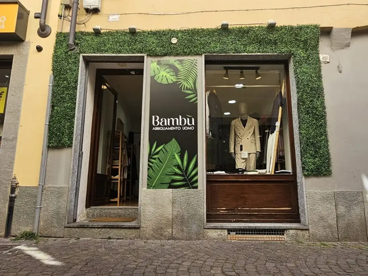 Esercizio commerciale in Via del Pino 24, Pinerolo, {3} - Foto 1