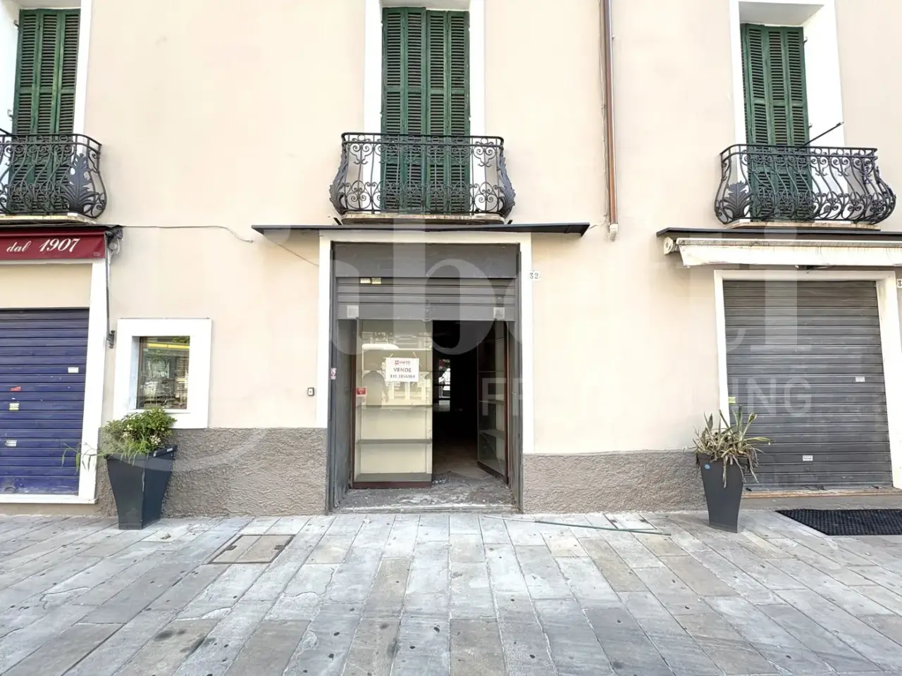 Negozio in Piazza Battisti 32, La Spezia, {3} - Foto 1