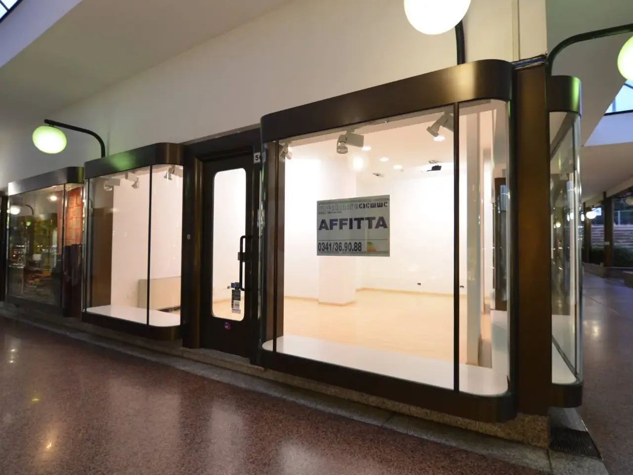Negozio in Via Fratelli Cairoli 110, Lecco, {3} - Foto 2