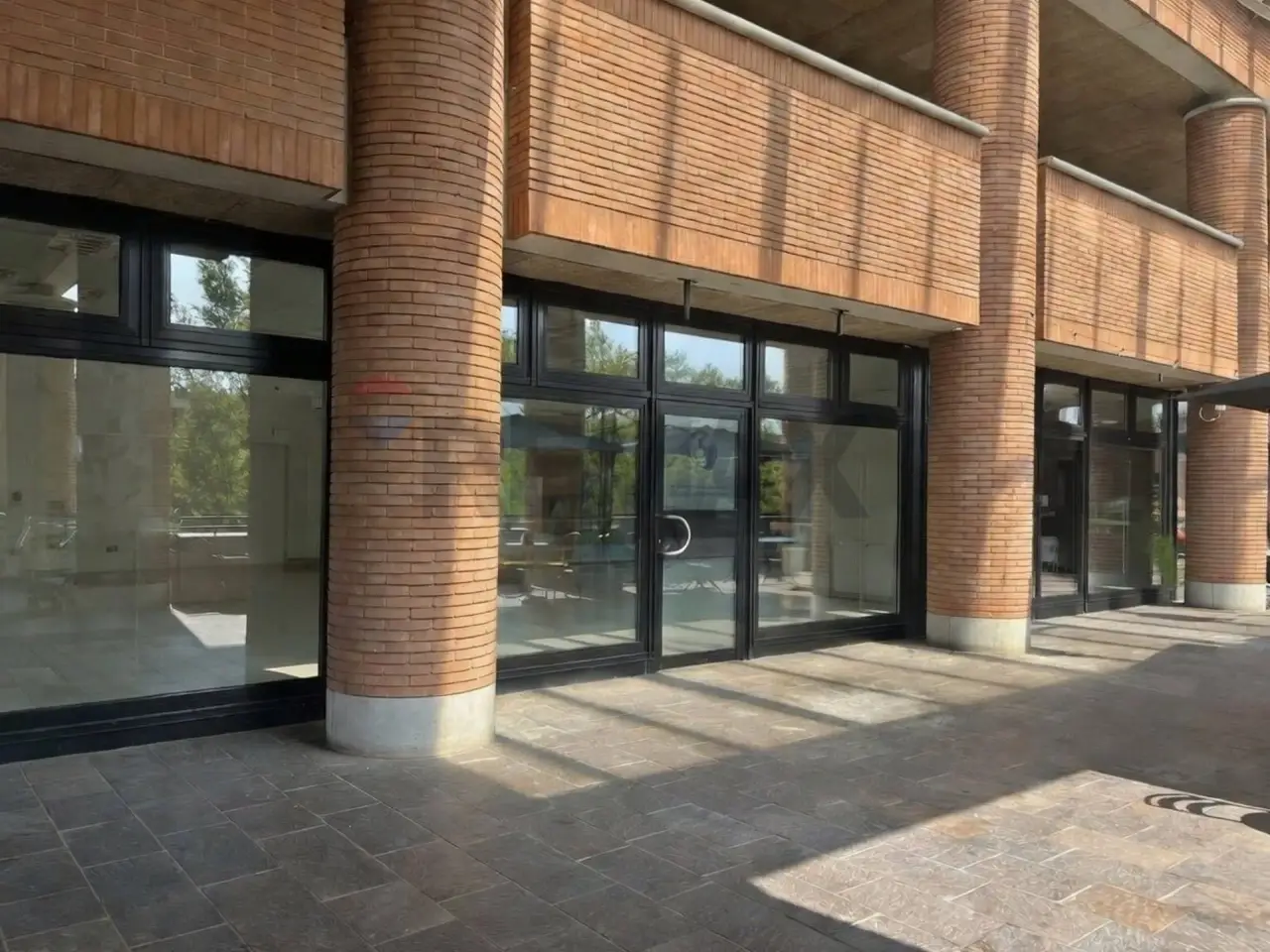 Negozio in Piazza Marconi 7, Vimercate, {3} - Foto 1