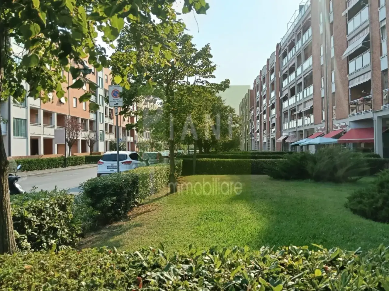 Locale commerciale in , Livorno, {3} - Foto 1