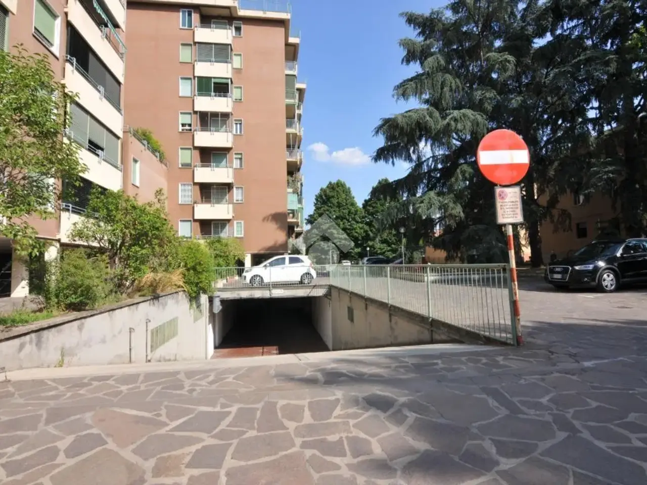 Magazzino in Via della Cà Bianca 3, Bologna, {3} - Foto 2